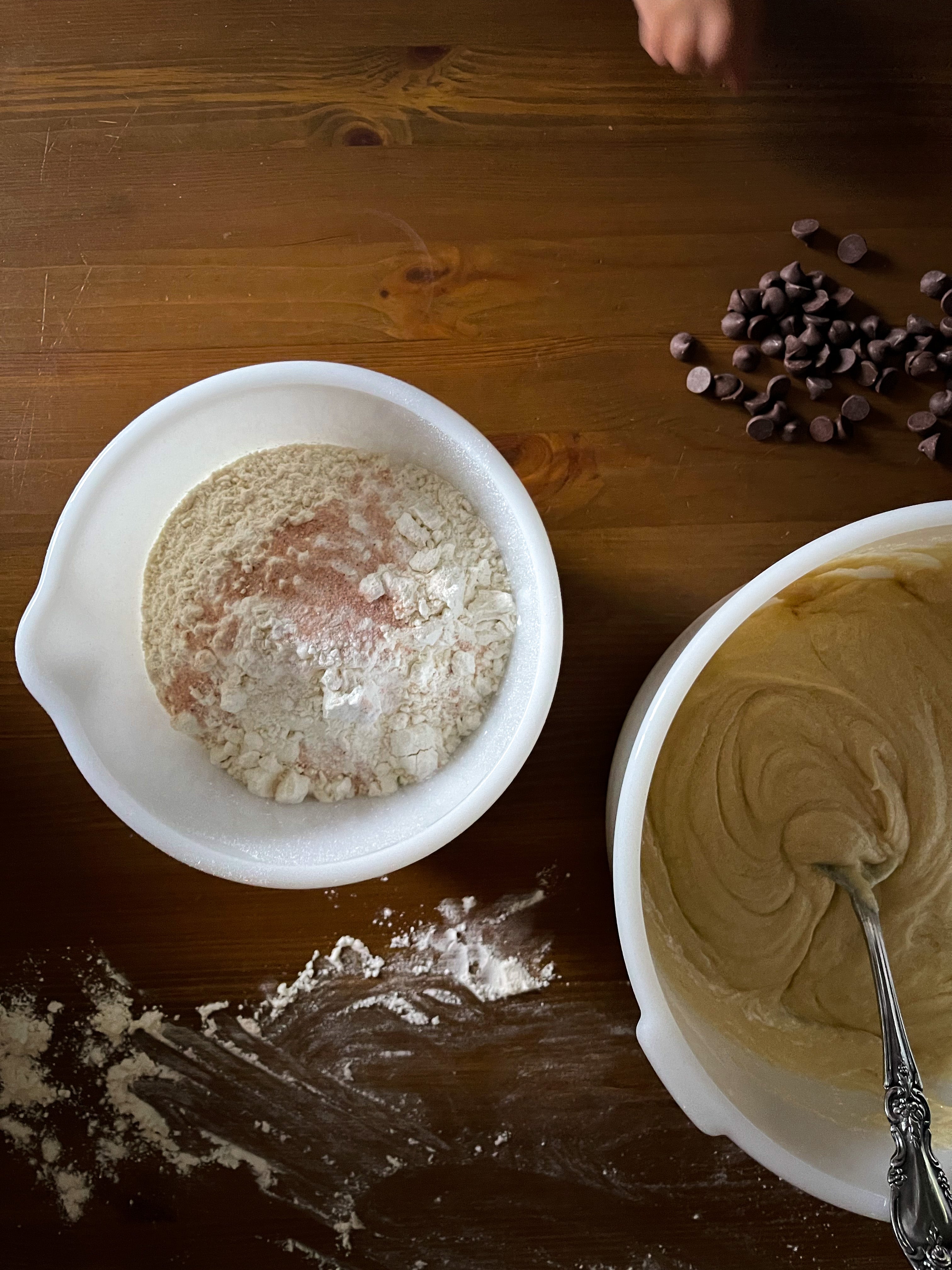 mixing bowl, 17oz milk glass - Whisk